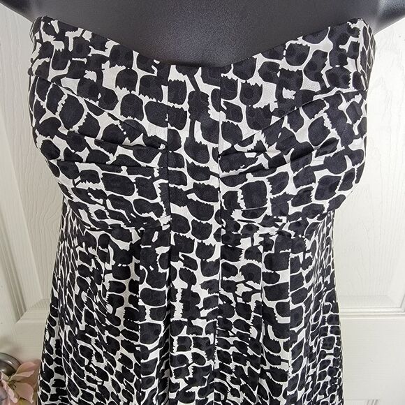 WHBM Strapless silk fit and flare mini dress size 0 - Picture 3 of 9